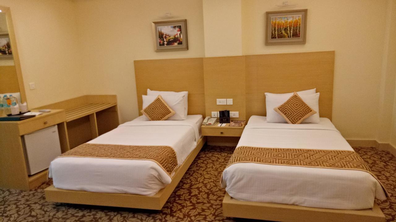 Hotel Patliputra Continental Патна Екстер'єр фото