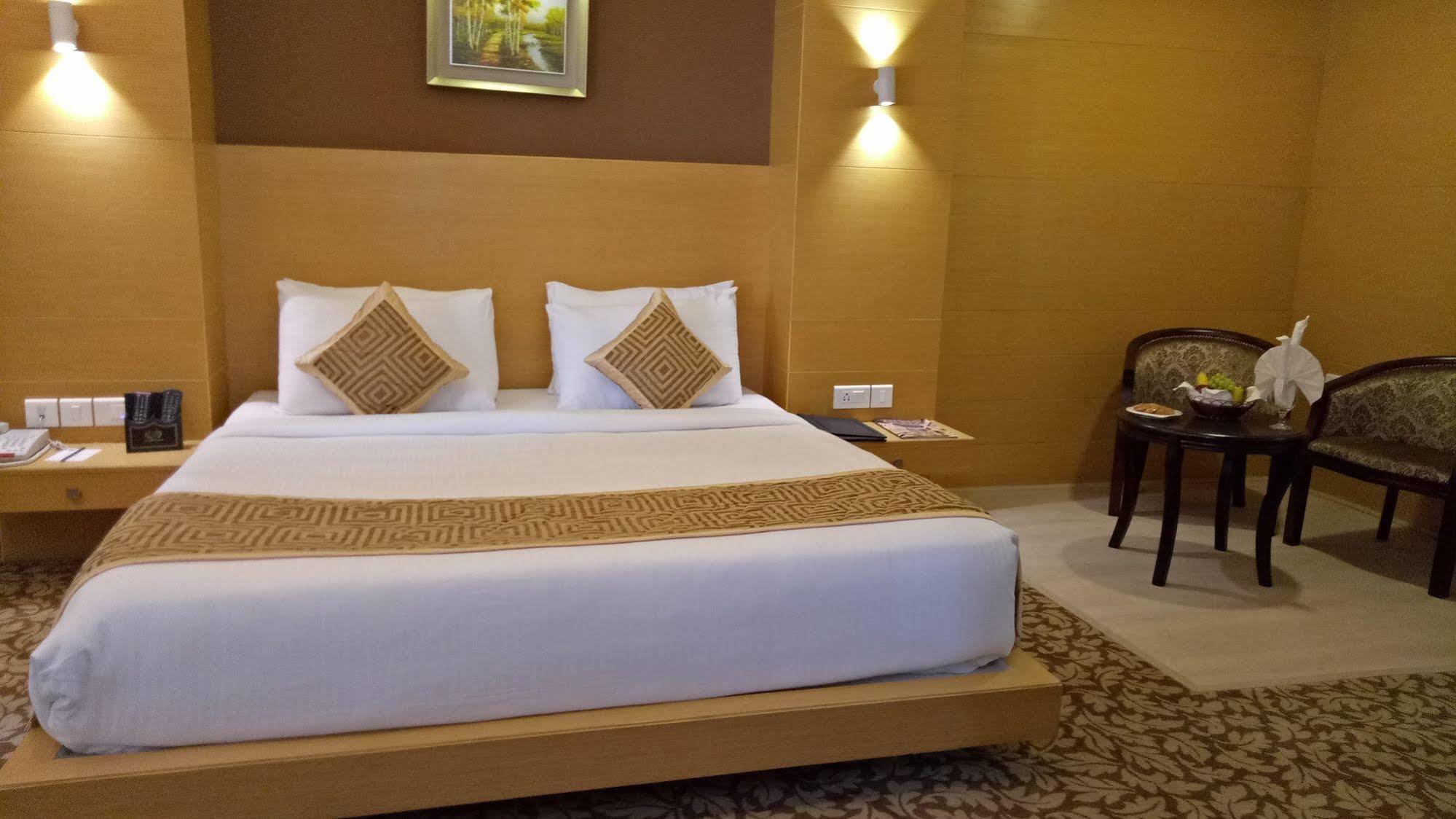 Hotel Patliputra Continental Патна Екстер'єр фото